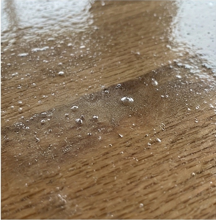 اشتباهات رایج در اجرای رنگ پلی استر چوب و راهحلها اشتباهات رایج در اجرای رنگ پلی استر چوب و راهحلها